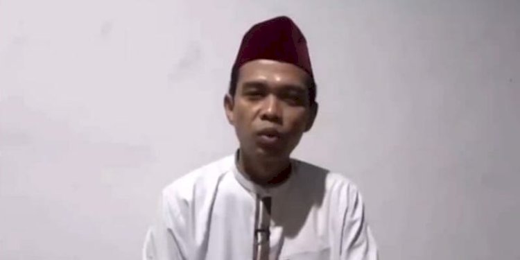  UAS saat jadi narasumber HIMAMI di acara berjudul "Antara Sab'aturrijal dan Walisongo: Komparasi Dakwah Masa Awal Islam" secara virtual, Minggu sore (21/8)/Repro