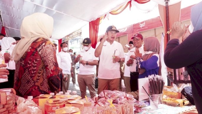 Bupati Lamongan Yuhronur Enfendi  Saat Menghadiri Fair  dan  Exspo Ketenagakerjaan 2022/ RMOLJatim