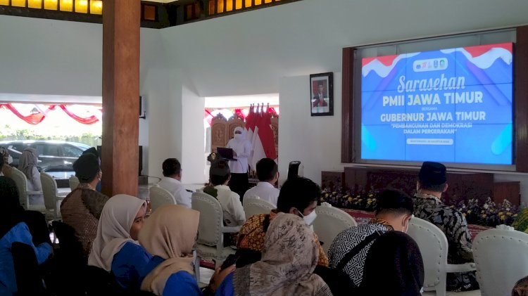 Khofifah Indar Parawansa saat memberikan pemaparan dalam acara Sarasehan PMII Jawa Timur di Pendopo Banyuwangi/RMOLJatim