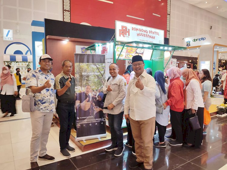 H. Fajar A. Isnugroho bersama jajaran saat peluncuran program Rombong Pentol Huenak/RMOLJatim