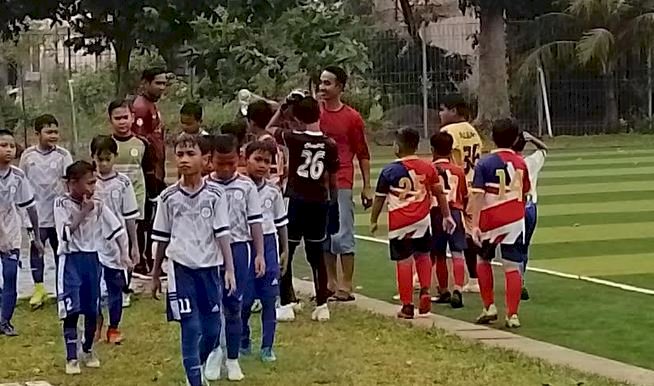 Saat pertandinggan tim SSB di Lapangan BIG H Bdul Malik, Depok, Jawa Barat/RMOLJatim