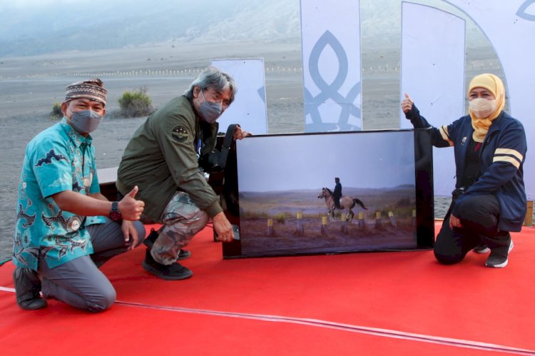 Gubernur Khofifah saat membuka Jambore Nasional Fotografer Indonesia (JNFI) 2022 di Pasir Berbisik, Gunung Bromo, Probolinggo, Jawa Timur, Jumat (26/8)/Ist