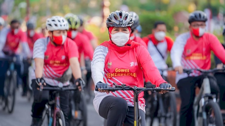 Gubernur Khofifah Gowes Kemerdekaan 