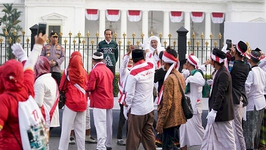  Kapolri Jenderal Listyo Sigit Prabowo mendampingi Presiden Joko Widodo dalam acara kirab merah putih/Ist