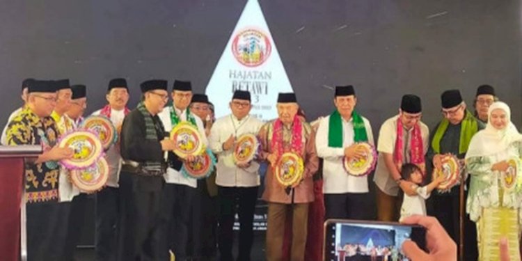 Gubernur DKI Jakarta Anies Baswedan yang didampingi Anggota DPD RI Dailami Firdaus menghadiri Hajatan Betawi 3 di Kampus 2 Universitas Islam Assyafiiyah (UIA) Jalan Jatiwaringin Raya, Pondok Gede, Kota Bekasi/Ist