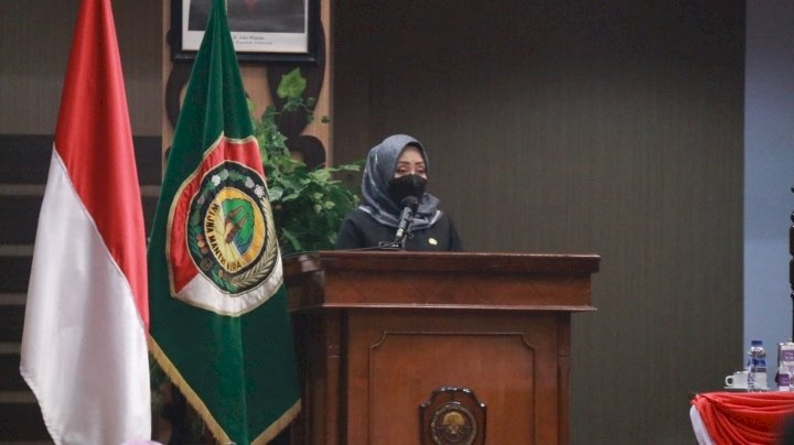 Bupati Mojokerto Ikfina saat menghadiri sidang paripurna di DPRD Kabupaten Mojokerto /ist