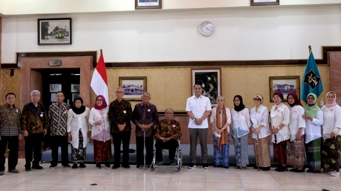 Wali Kota Eri bersama sejumlah Guru Besar FIB UGM/ist