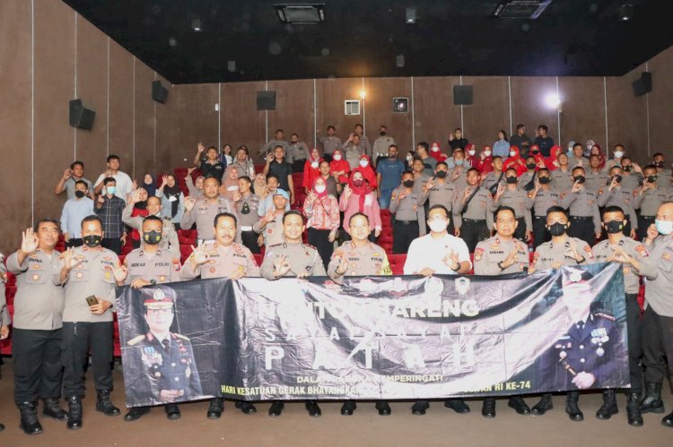 Nobar film Sayap-sayap patah, Kapolresta Banyuwangi Kombes Deddy mengajak sejumlah elemen masyarakat/RMOLJatim