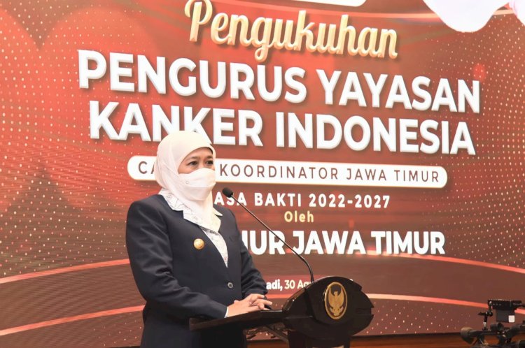 Gubernur Khofifah pada pengukuhkan pengurus YKI cabang koordinator Jatim masa bakti tahun 2022-2027 di Gedung Negara Grahadi, Selasa (30/8) malam.