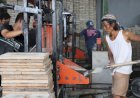 Geluti Padat Karya Pembuatan Paving, Tiap Bulan Warga MBR Surabaya Terima Penghasilan Enam Juta Rupiah
