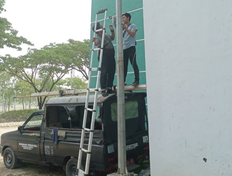 Pemasangan CCTV di Stadion GBT Surabaya/Ist