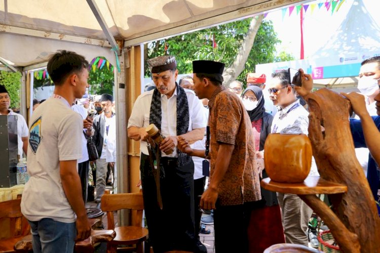 Menko Marves mengunjungi stand di Expo UMKM Ponpes se Jatim di Banyuwangi/RMOLJatim