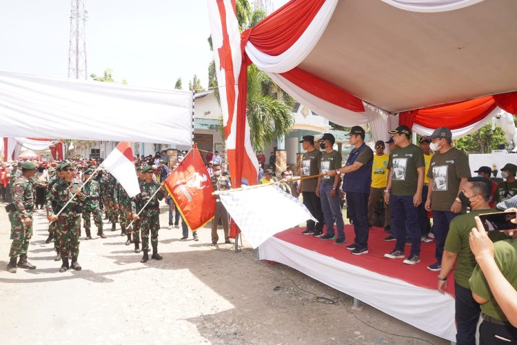 Bupati Lamongan Yuhronur Enfendi saat melepas pemberangkatan gerak jalan perjuangan atau gerak jalan napak tilas Mayangkara/RMOLJatim