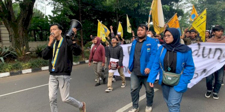 Aksi long march PMII menuju Gedung Sate atas penolakan kenaikan BBM bersubsidi/Istimewa