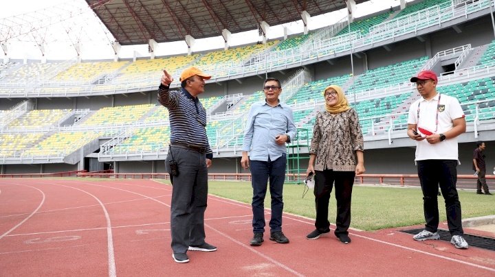 Amir Burhanuddin meninjau Stadion GBT Surabaya/ist