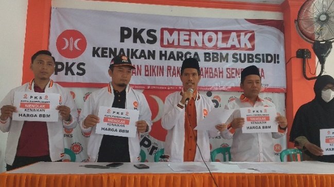 Anggota PKS Kota Probolinggo Saat Deklarasikan Tolak Kenaikan BBM