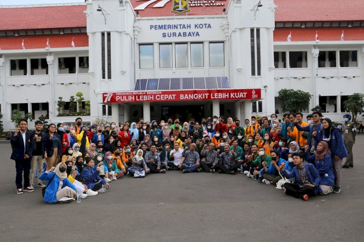 Wali Kota Eri bersama 108 Mahasiswa Luar Daerah yang Jalankan Program Pertukaran Mahasiswa merdeka/RMOLJatim