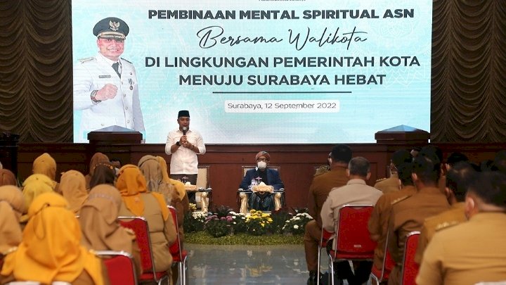 Wali Kota Eri memotivasi ASN Pemkot Surabaya di Graha Sawunggaling Lantai 6/ist   