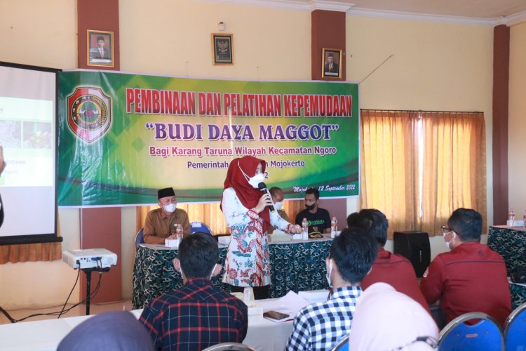 Bupati Mojokerto Ikfina Fahmawati saat membuka pelatihan budidaya Manggot/ist