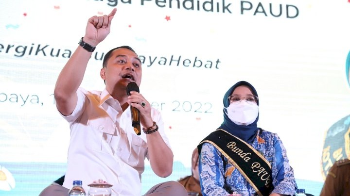 Wali Kota Surabaya Eri bersama Bunda Paud Surabaya Rini Indriyani/ist