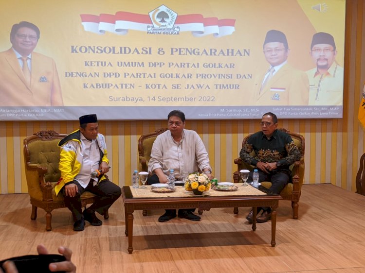 Ketum Golkar Airlangga Hartarto saat konsolidasi dan pengarahan kader di DPD Golkar Jatim/ist