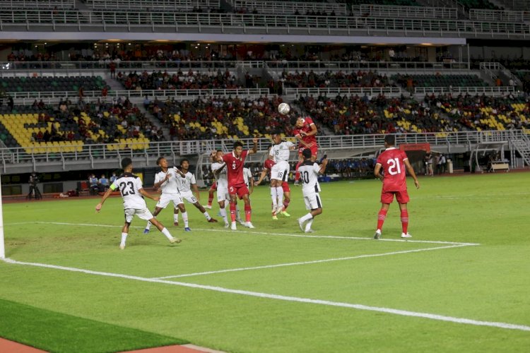 Pertandingan Timnas Indonesia melawan Timor Leste pada Kualifikasi Piala AFC U-20 Asian Cup 2023 di Stadion GBT Kota Surabaya/ist