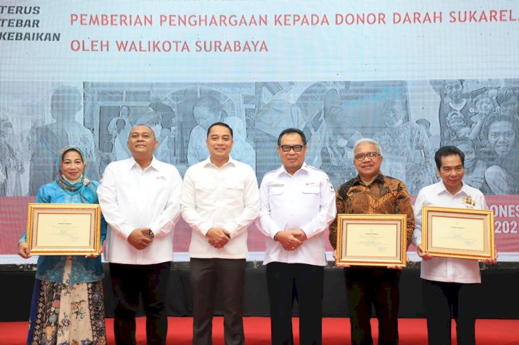 Wali Kota Eri Cahyadi bersama Kadisnaker Jatim dan PMI/RMOLJatim