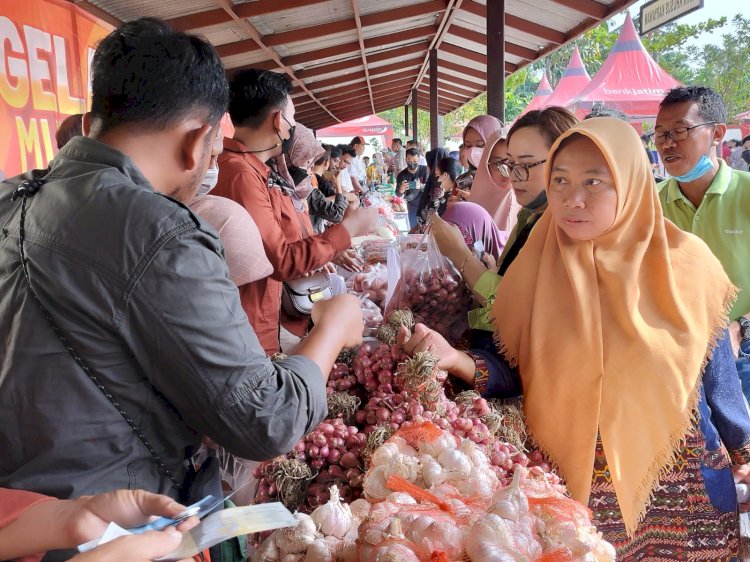 Operasi Pasar Lumbung Pangan Jatim di Kota Surabaya/Ist