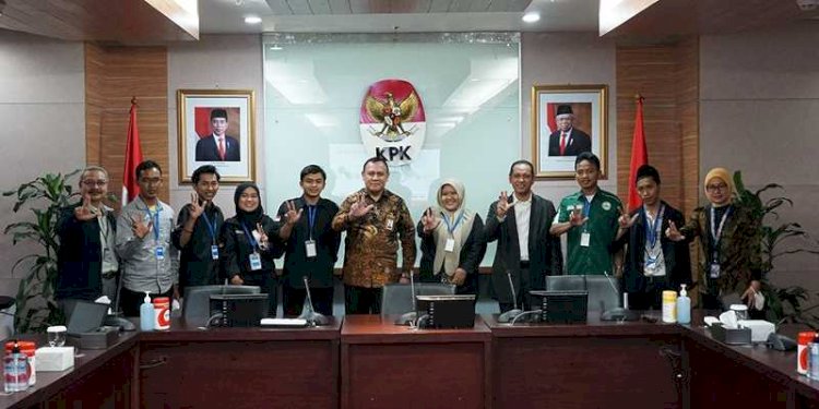 Ketua KPK Firli Bahuri dan Wakil Ketua KPK Nurul Ghufron bersama pengurus BEM PTNU dan Dema Fakultas Syariah/RMOL