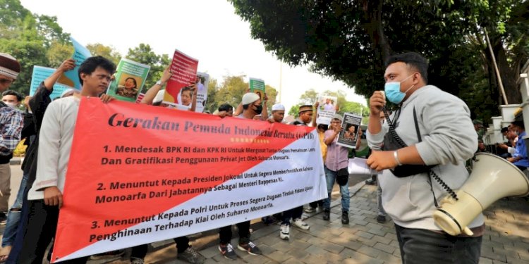 Gerakan Pemuda Indonesia Bersatu (GPIB) saat menggelar aksi penyampaian aspirasi di depan Gedung Badan Perencanaan Pembangunan Nasional (Bappenas), Menteng, Jakarta/Ist