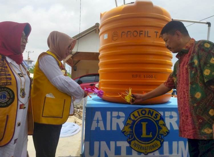 Mantan Wakajati Lampung Asnawi, MH meresmikan Sumur Air Bersih di Desa Margasari, Kecamatan Labuhan Maringgai, Kabupaten Lampung Timur/Ist