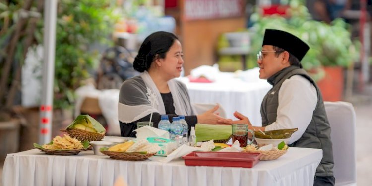 Puan Maharani dan Ketua Umum DPP PKB Abdul Muhaimin Iskandar saat sarapan nasi pecel di sebuah warung, Minggu (25/9)/Net