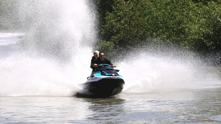 Wali Kota Eri bersama istri mencoba Jetski/ist