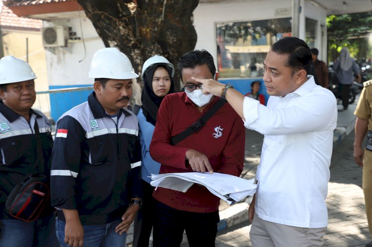  Wali Kota Surabaya Eri sidak pengerjaan saluran di Jalan Karah Agung/RMOLJatim