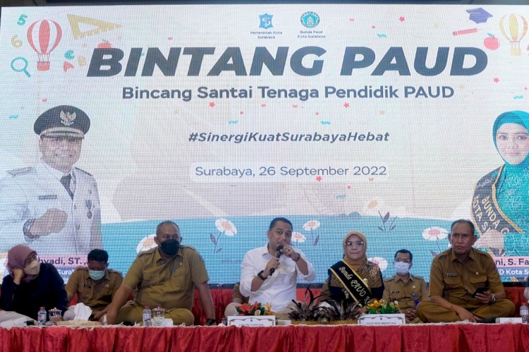 Wali Kota Eri bersama Bunda Paud Kota Surabaya Rini Indriyani menggelar Bintang Paud/ist