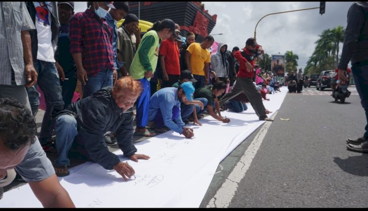 Ratusan petani menandatangani kesepakatan Pakta Integritas/Ist