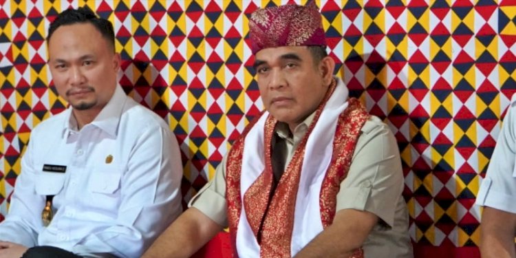 Sekretaris Jenderal Partai Gerindra Ahmad Muzani dalam kegiatan ziarah ke makam pahlawan Raden Intan II di Kalianda, Kabupaten Lampung Selatan, Lampung/Ist