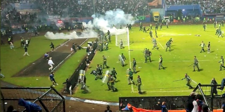 insiden kerusuhan di stadion kanjuruhan malang/net