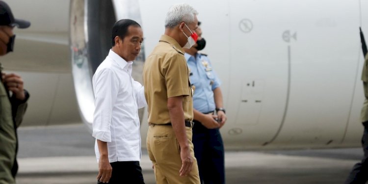  Presiden Joko Widodo dan Gubernur Jawa Tengah Ganjar Pranowo di Landasan Utama TNI AD Jenderal Ahmad Yani, Kota Semarang/Net