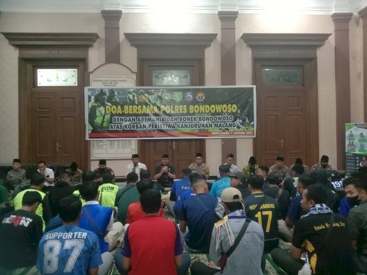 Suasana doa bersama Aremania dan Bonek Bondowoso di Mapolres/RMOLJatim