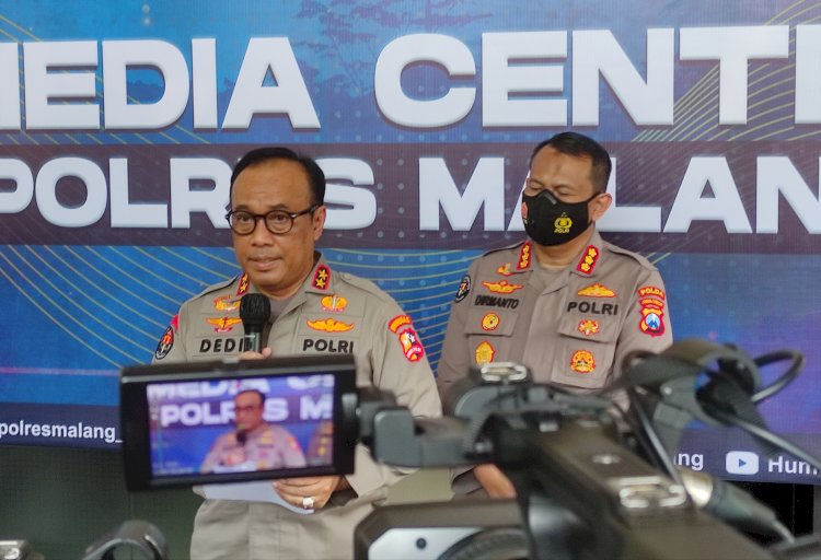 Kadiv Humas Polri, Irjen Dedi Prasetyo saat memberikan keterangan pers di Mapolres Malang/RMOLJatim