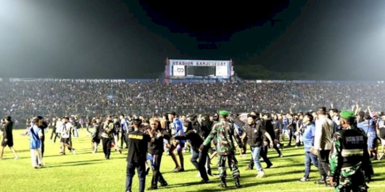 Kerusuhan di Stadion Kanjuruhan, Malang, Jawa Timur usai pertandingan Arema FC vs Persebaya, Sabtu malam (1/10)/Net