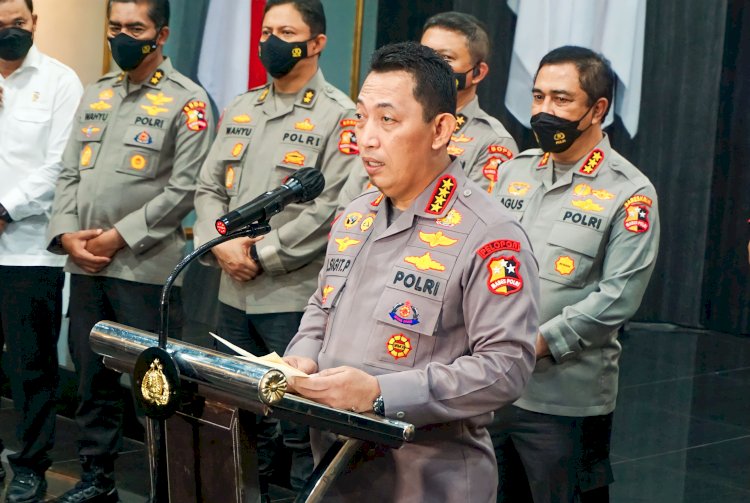 Kapolri Jenderal Listyo Sigit Prabowo saat memberikan keterangan di Mako Polresta Malang Kota/RMOLJatim