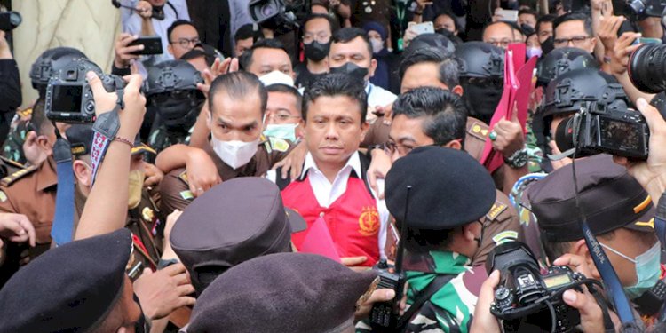 Ferdy Sambo saat digiring menuju ke mobil tahanan/Ist