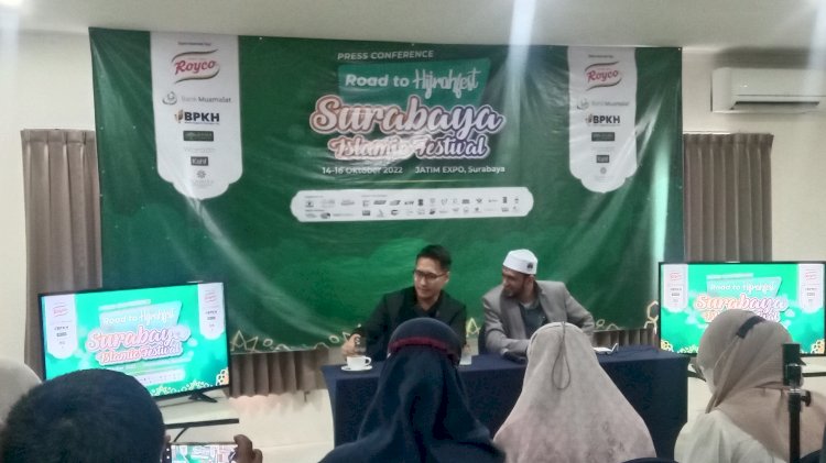 Arie Untung saat menggelar konferensi pers/ RMOLJatim 