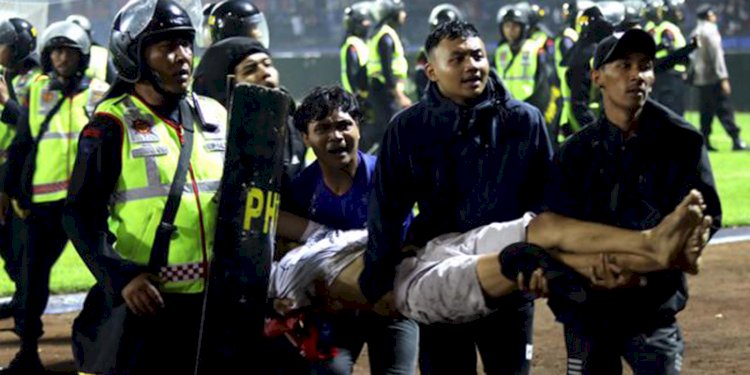 Kericuhan di Stadion Kanjuruhan usai pertandingan Arema Vs Persebaya/Net