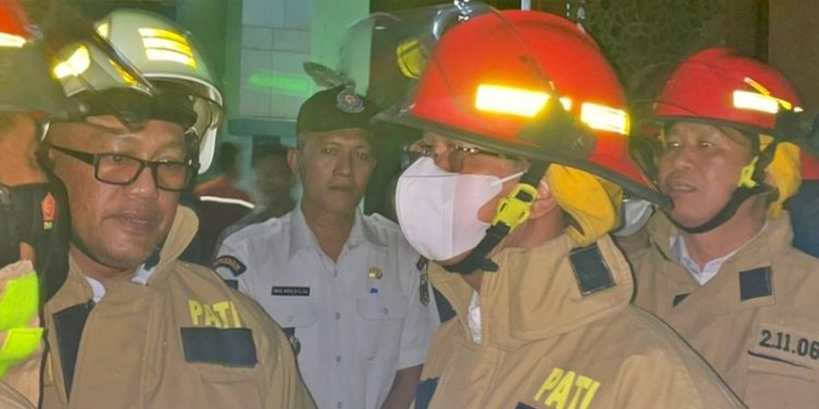Pj Gubernur DKI Jakarta Heru Budi Hartono saat meninjau lokasi kebakaran Kubah Masjid Jakarta Islamic Center/Ist