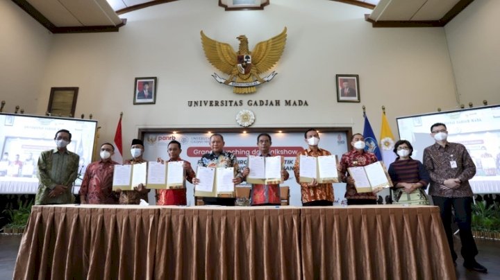 Teks foto: Penandatanganan komitmenmeneken komitmen penerapan RB tematik penanggulangan kemiskinan tersebut di UGM, Yogyakarta/ist