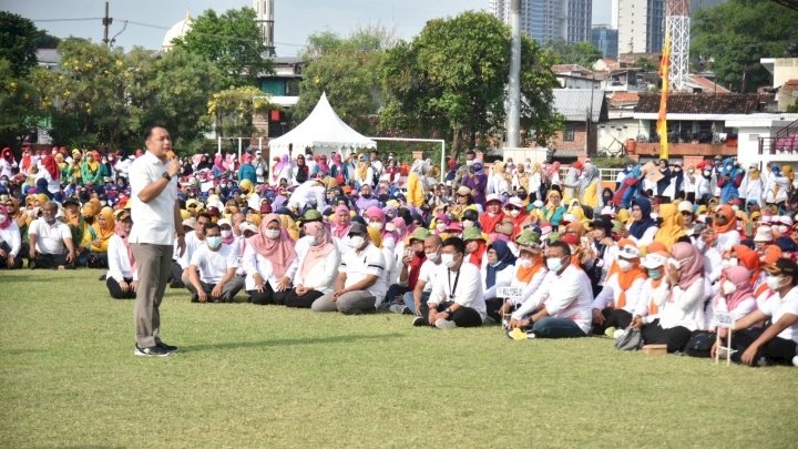 Teks foto: Wali Kota Eri memimpin Apel Gebyar PSN DBD di Lapangan Thor Kota Surabaya/RMOLJatim