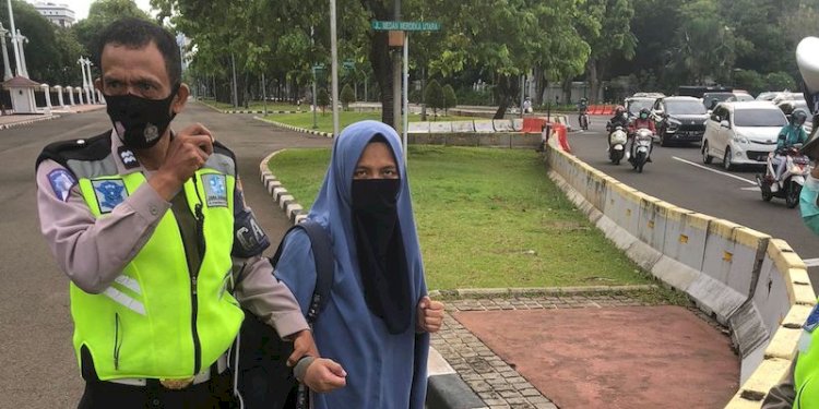 Wanita yang mencoba menerobos Istana Negara/Net